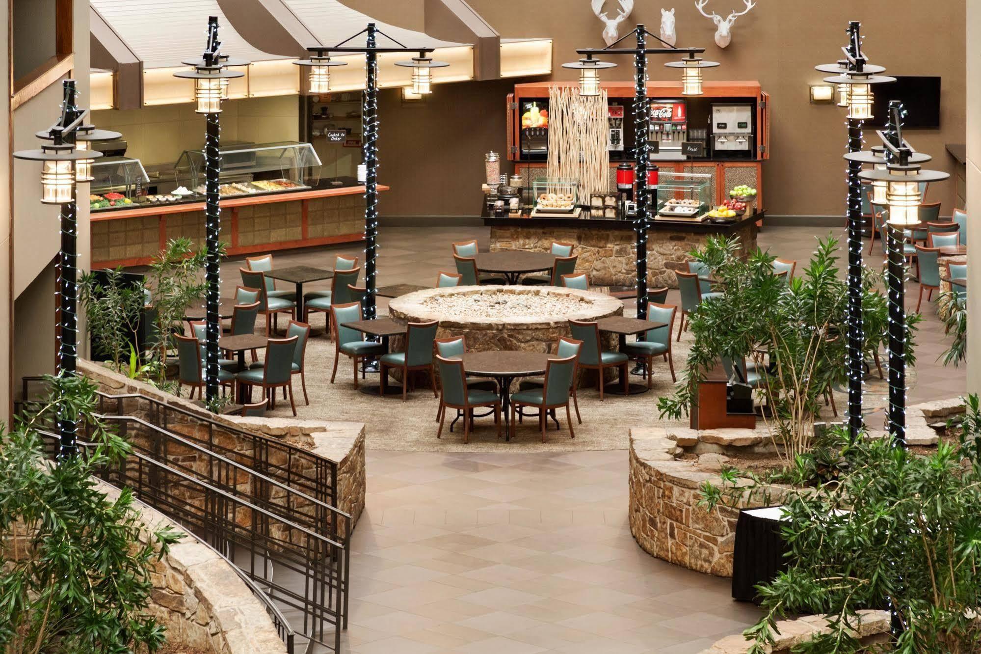 Embassy Suites By Hilton Oklahoma City Will Rogers Airport מראה חיצוני תמונה