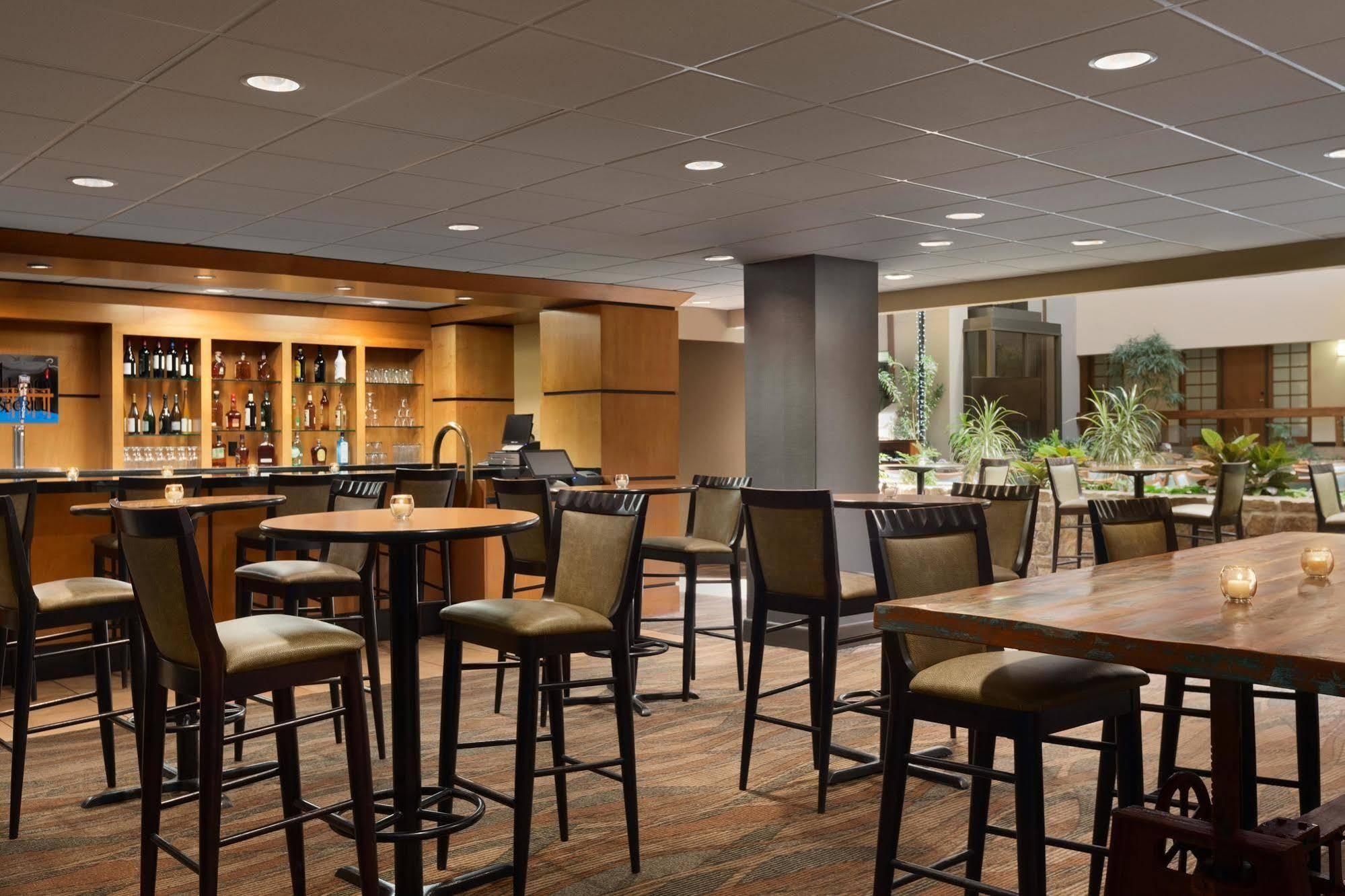 Embassy Suites By Hilton Oklahoma City Will Rogers Airport מראה חיצוני תמונה
