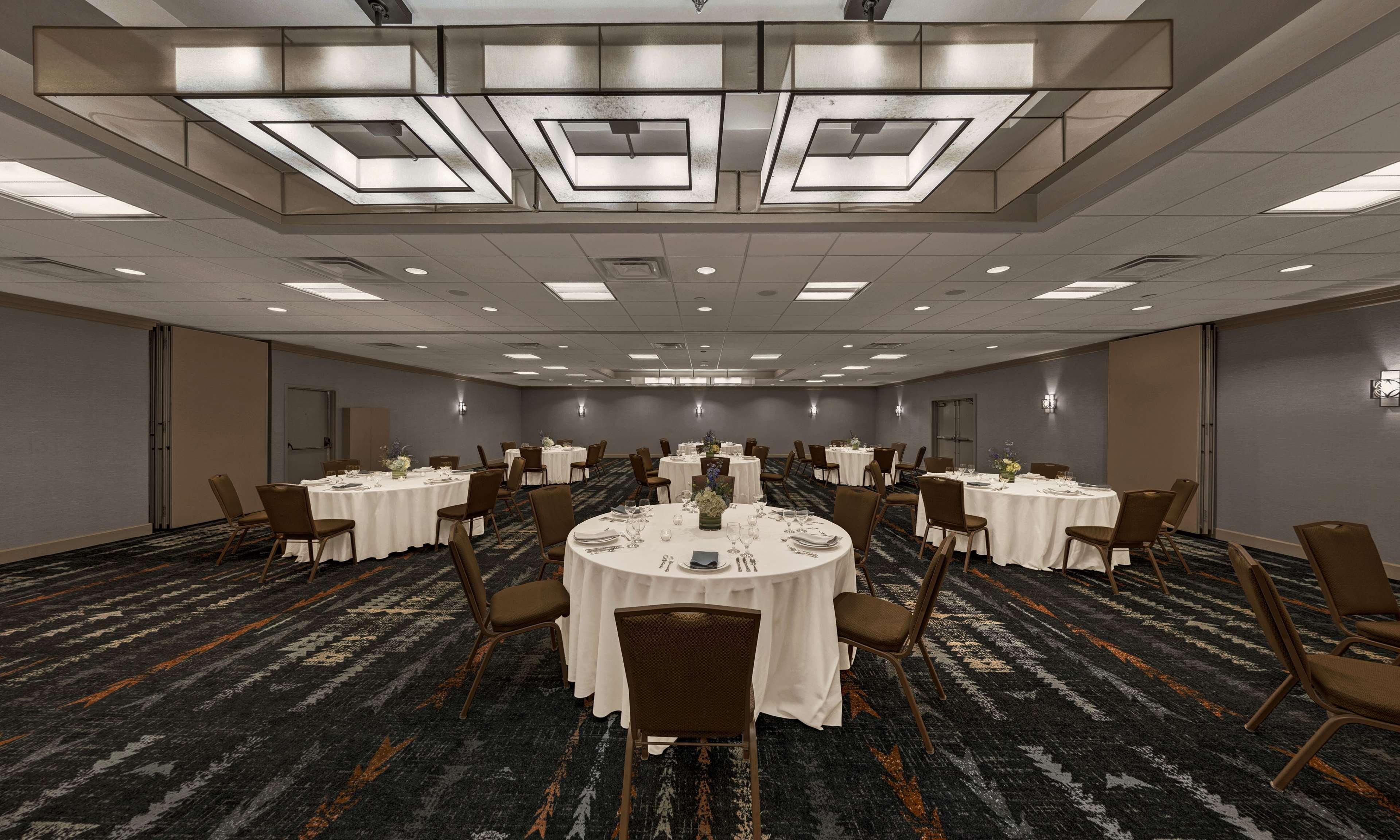 Embassy Suites By Hilton Oklahoma City Will Rogers Airport מראה חיצוני תמונה