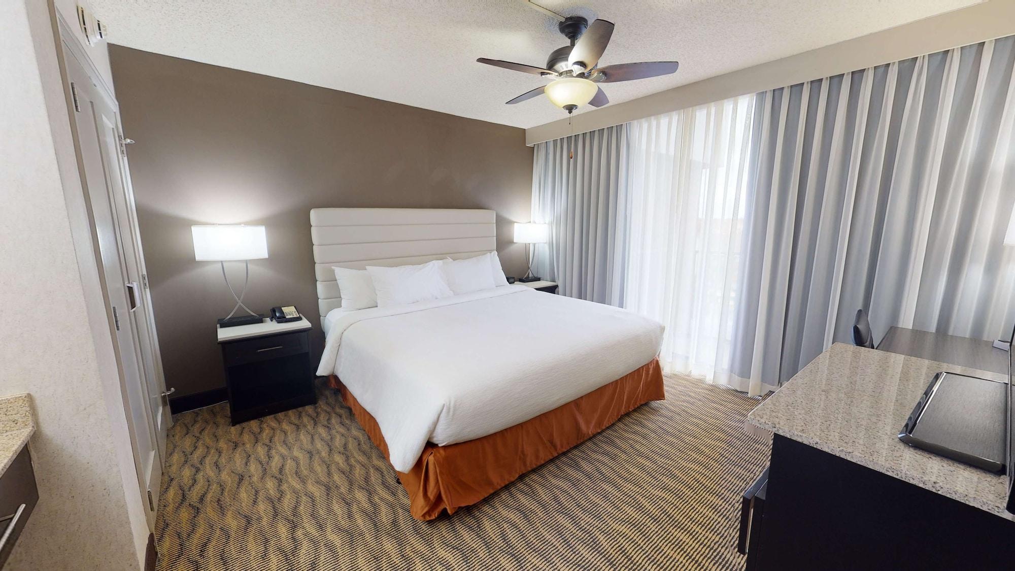 Embassy Suites By Hilton Oklahoma City Will Rogers Airport מראה חיצוני תמונה