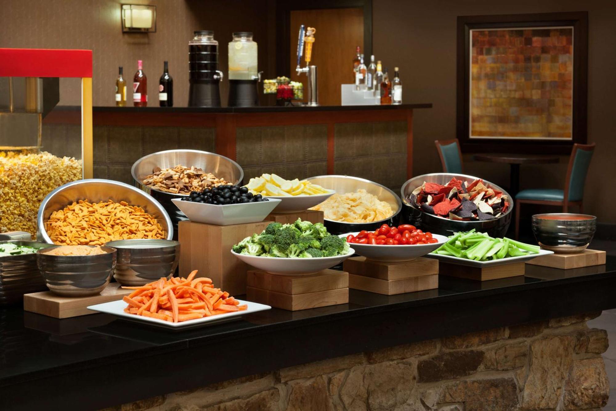 Embassy Suites By Hilton Oklahoma City Will Rogers Airport מראה חיצוני תמונה