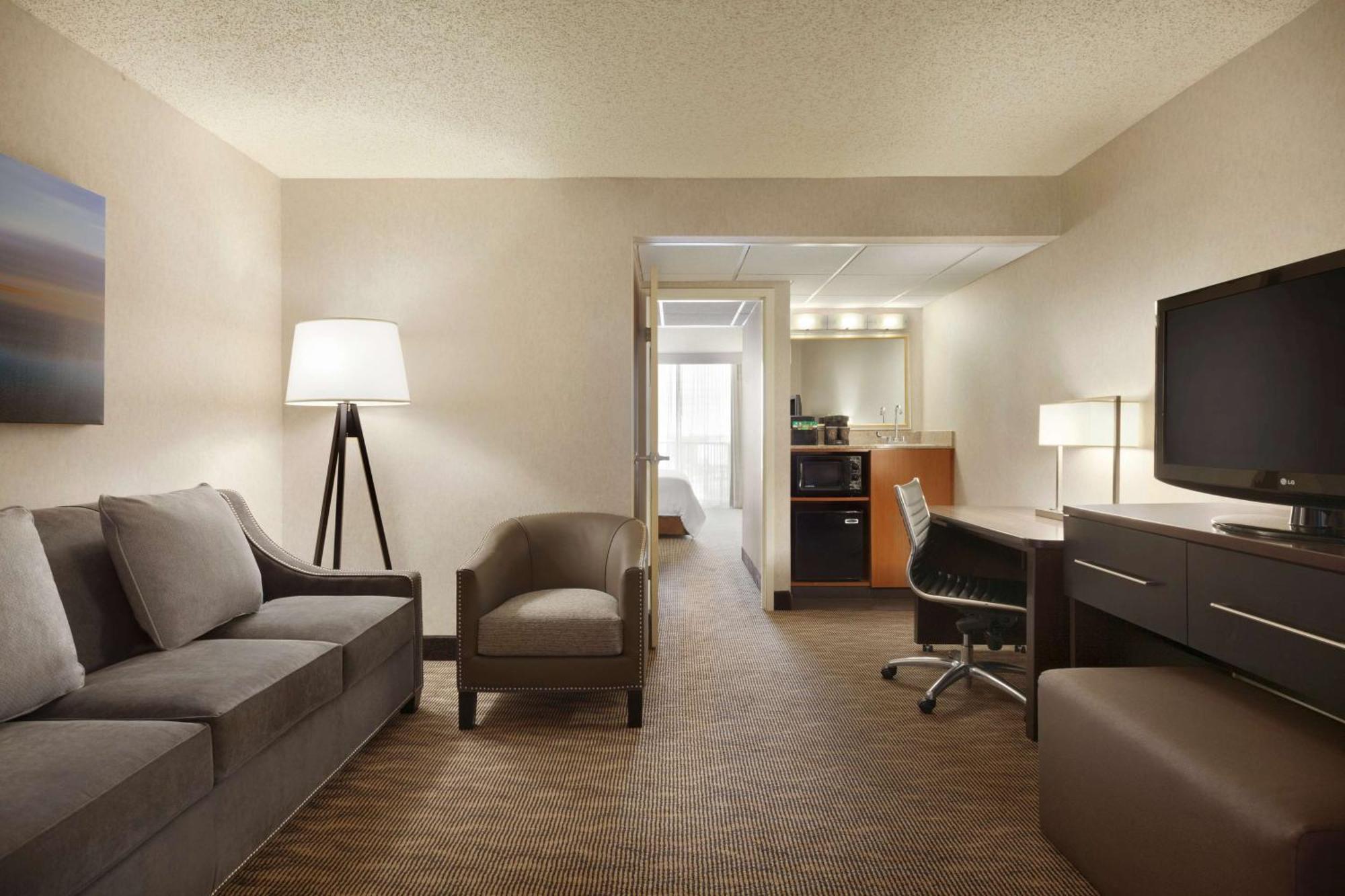 Embassy Suites By Hilton Oklahoma City Will Rogers Airport מראה חיצוני תמונה