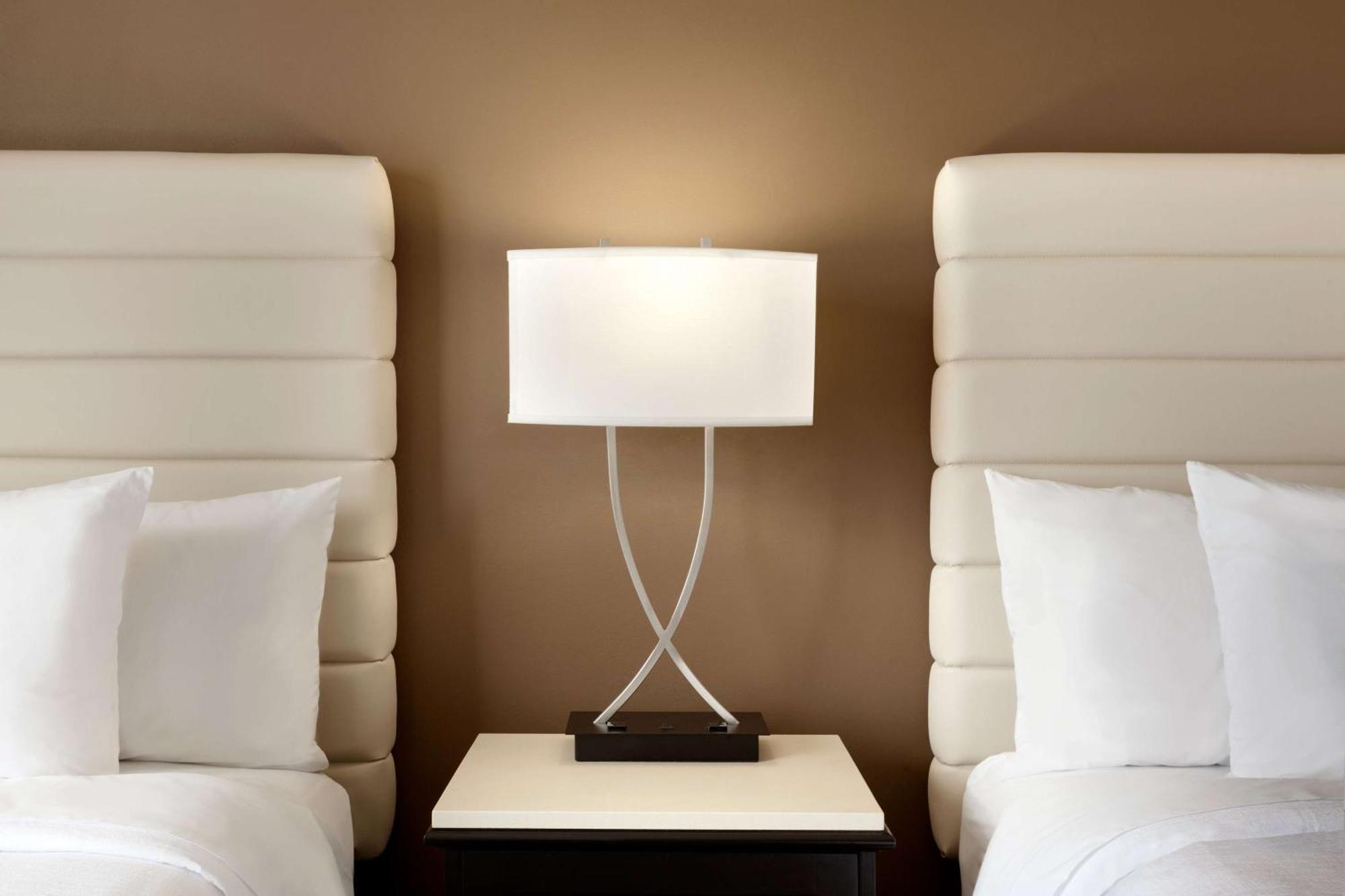 Embassy Suites By Hilton Oklahoma City Will Rogers Airport מראה חיצוני תמונה