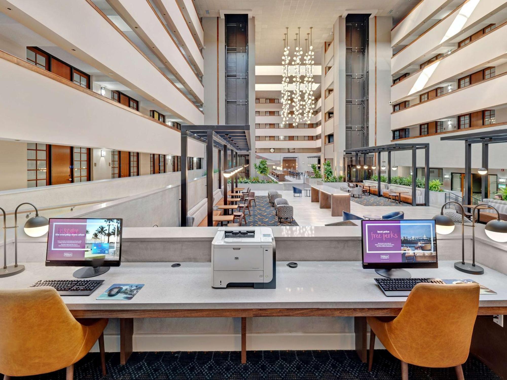 Embassy Suites By Hilton Oklahoma City Will Rogers Airport מראה חיצוני תמונה
