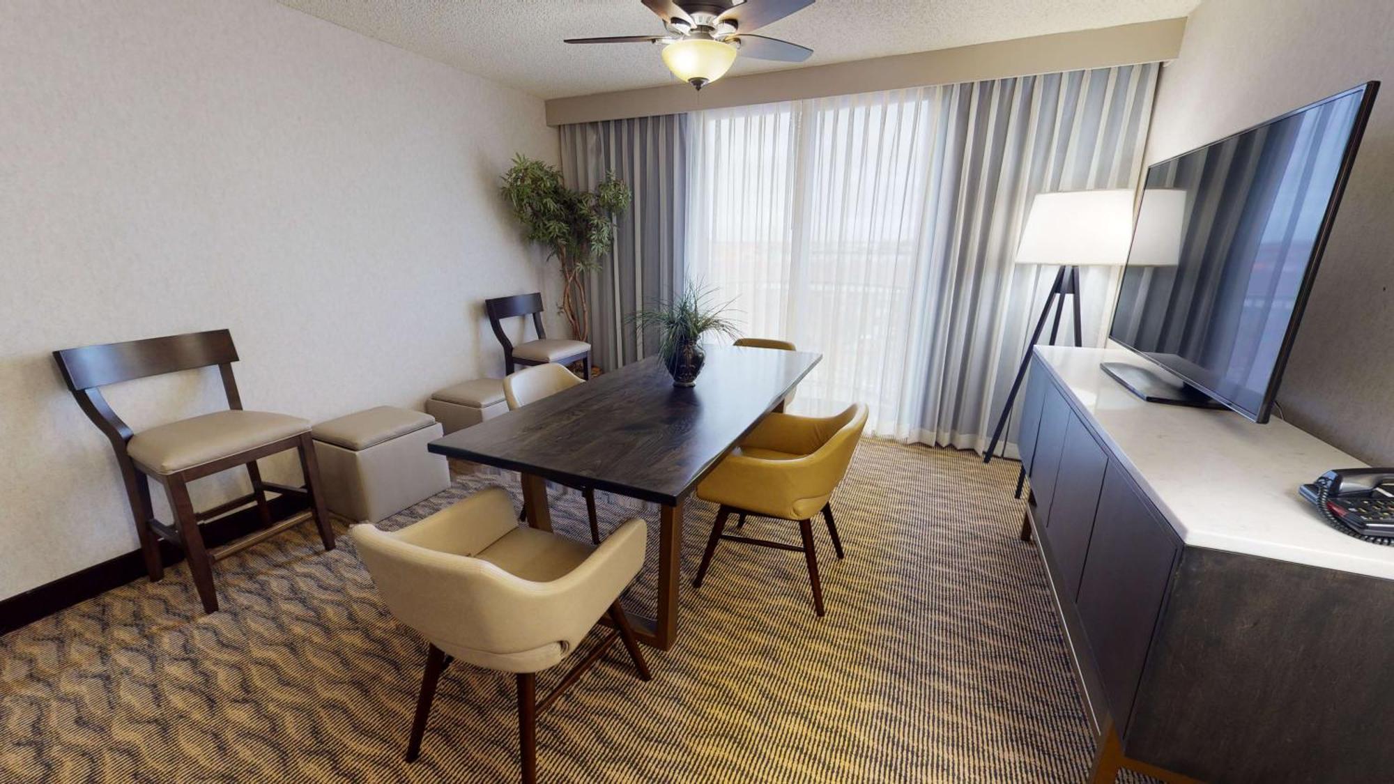 Embassy Suites By Hilton Oklahoma City Will Rogers Airport מראה חיצוני תמונה