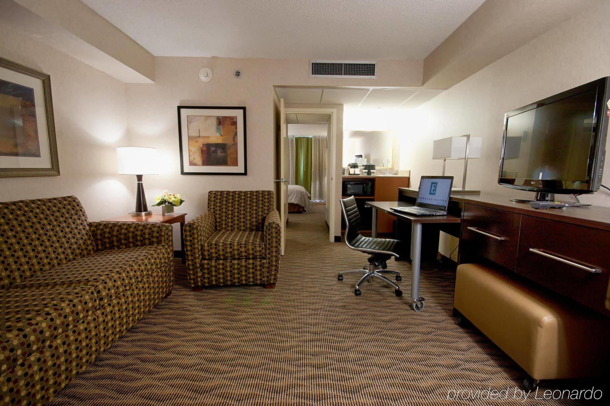 Embassy Suites By Hilton Oklahoma City Will Rogers Airport מראה חיצוני תמונה