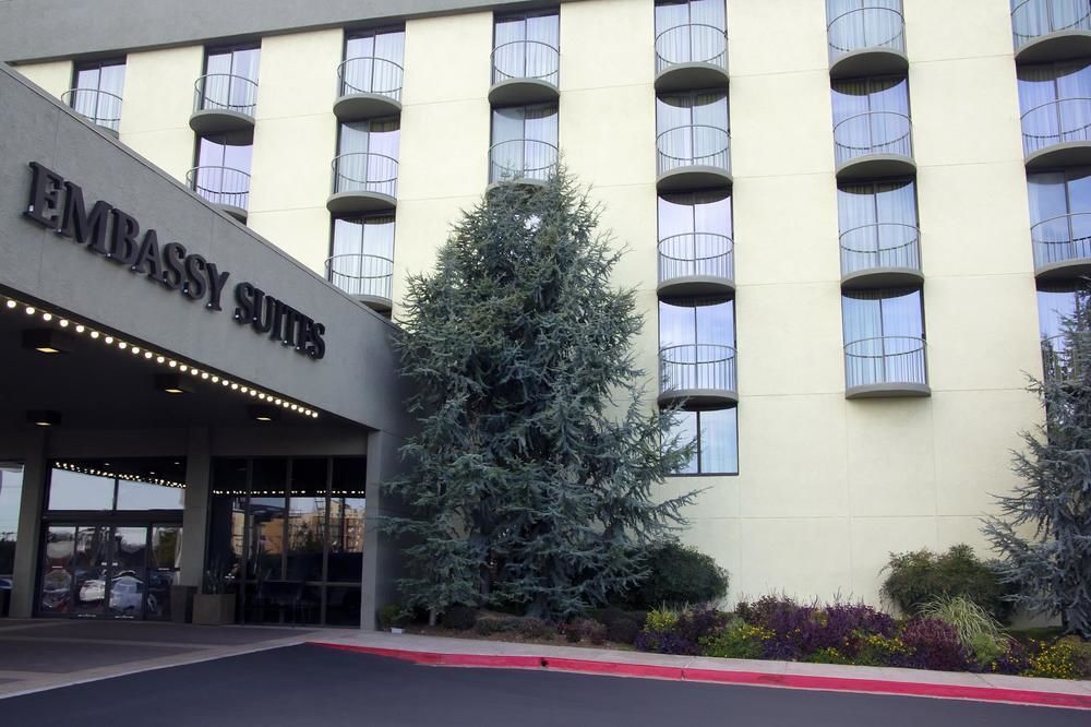 Embassy Suites By Hilton Oklahoma City Will Rogers Airport מראה חיצוני תמונה
